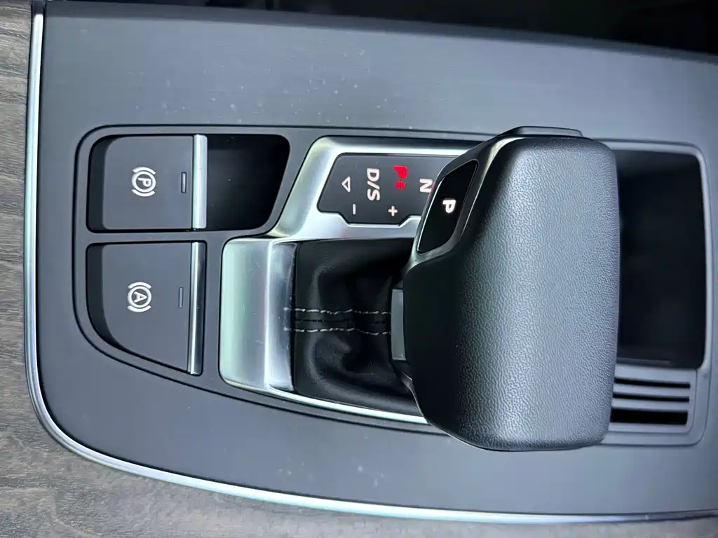 Audi Q5L 2023 40 TFSI Luxury Elegant