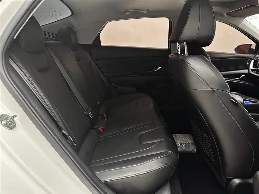 Hyundai Elantra 2022 1.5L CVT LUX Premium Edition