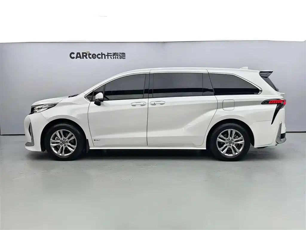 Toyota Sienna 2024 2.5L Hybrid Comfort Edition