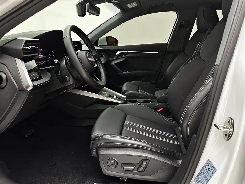 Audi A3L Limousine 2023 Facelift 35 TFSI Fashion Sport