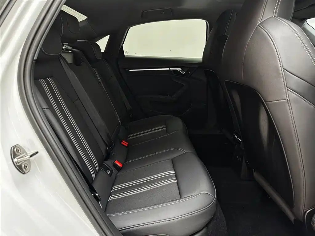 Audi A3L Limousine 2023 Facelift 35 TFSI Fashion Sport