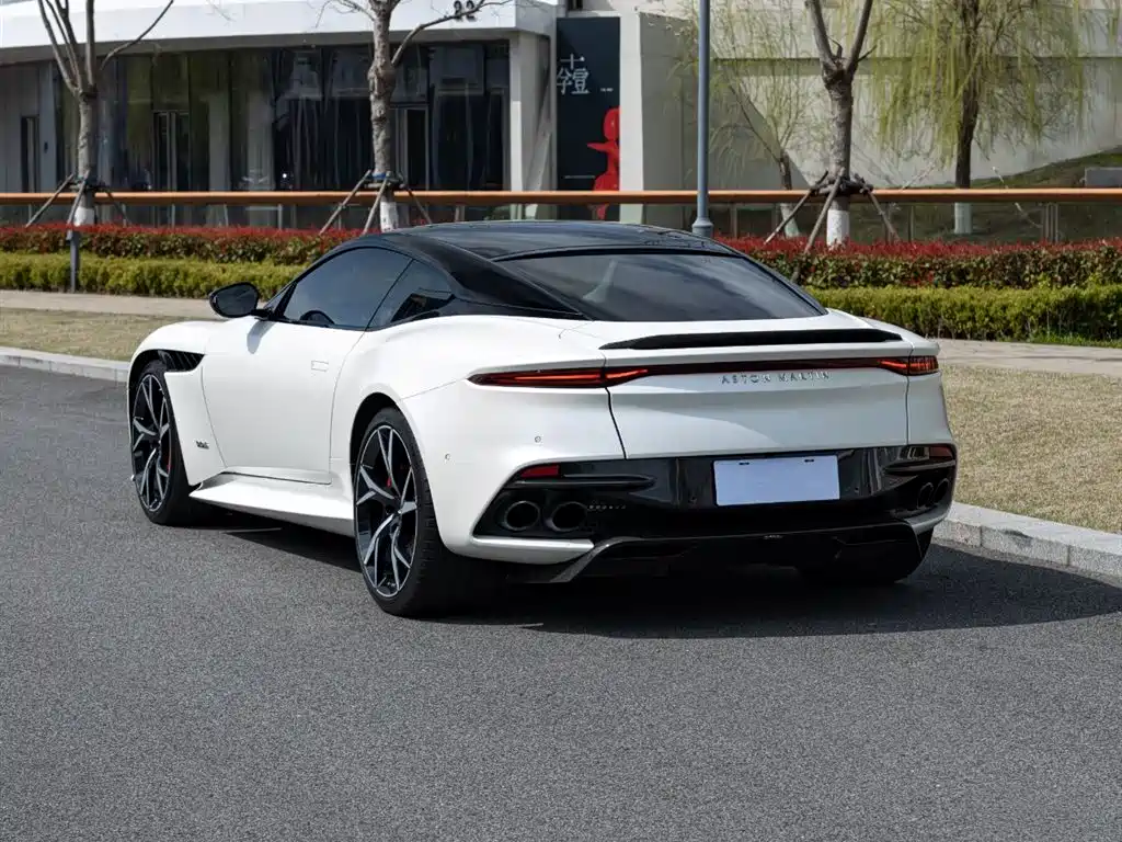 Aston Martin DBS Superleggera V12 Coupe