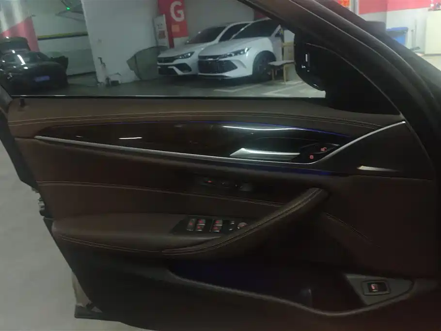 BMW 5 Series 2020 525Li Luxury Package - фото 7