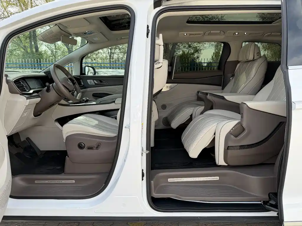 Denza D9 2022 DM-i 970 AWD Prestige Edition