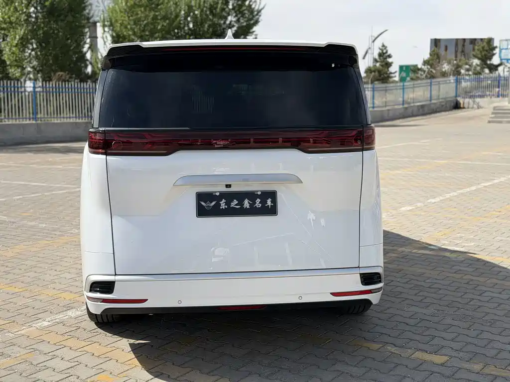 Denza D9 2022 DM-i 970 AWD Prestige Edition