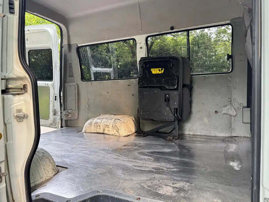 Iveco Daily 2017 2.5T A35 Passenger Van 5-7 Seats 47Z5