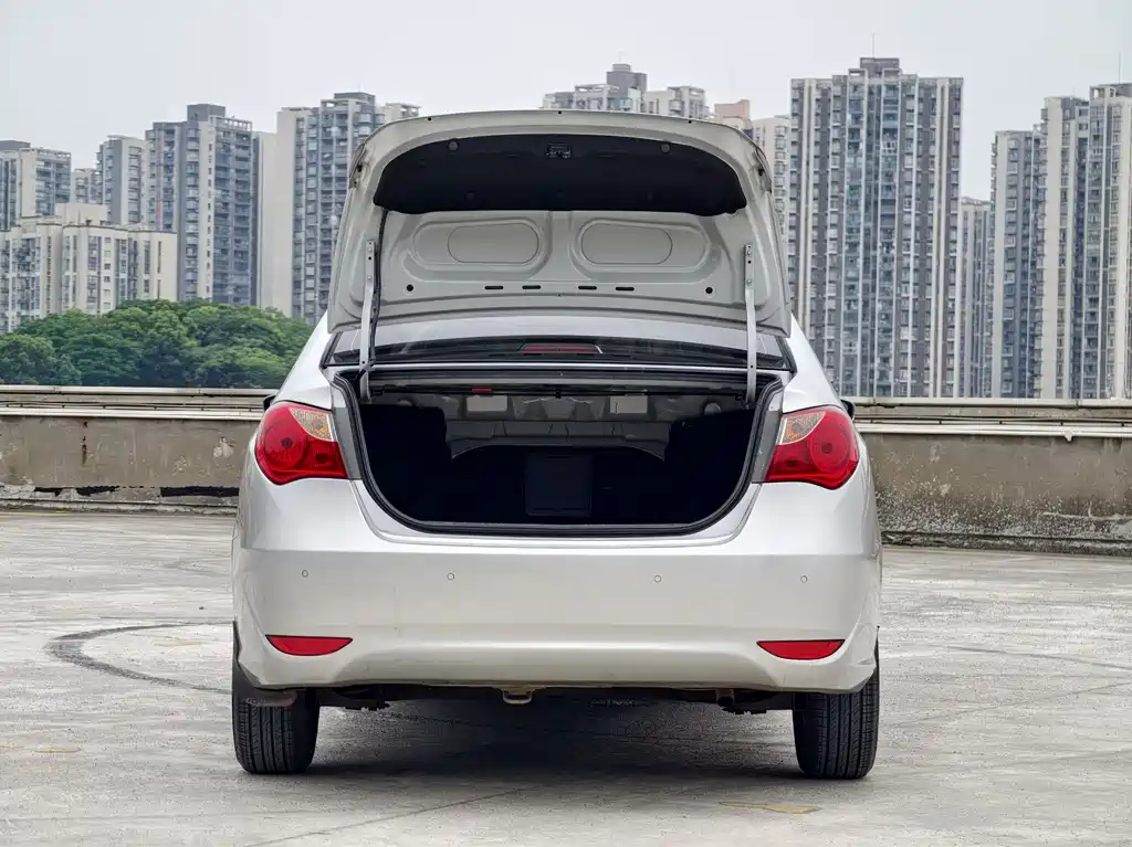 Hyundai Elantra 2011 1.6L Automatic Luxury Edition