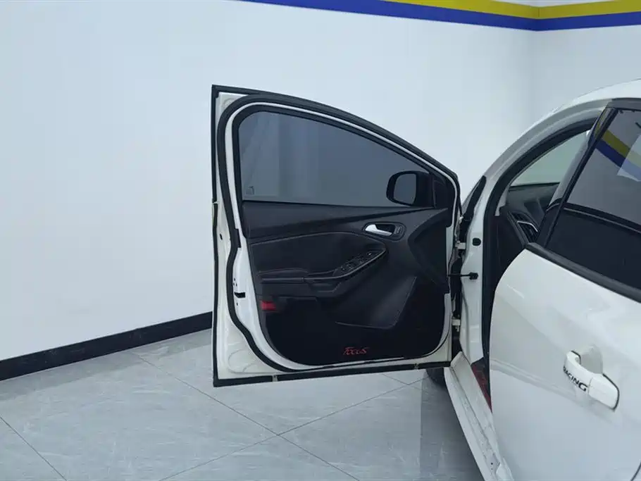 Ford Focus 2017 1.5T CTCC White and Black Limited Edition