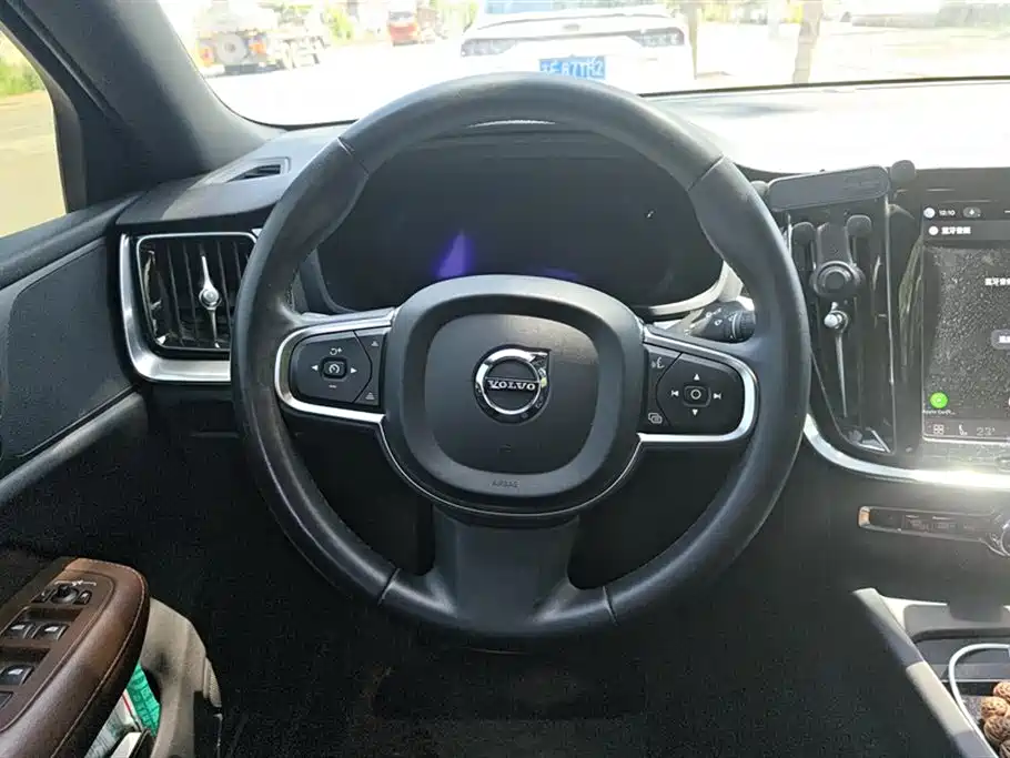 Volvo S60 2023 B4 Momentum