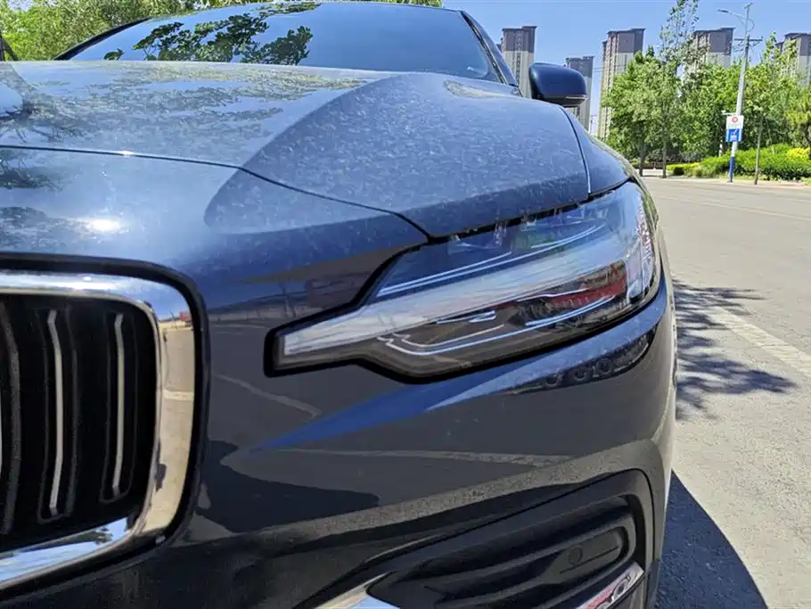Volvo S60 2023 B4 Momentum