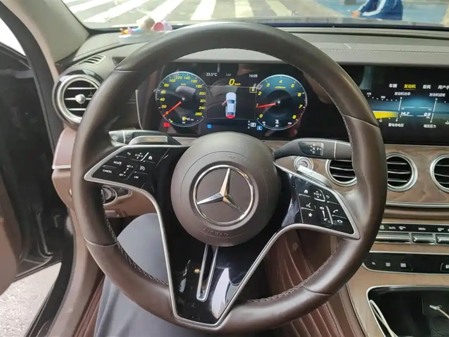 Mercedes-Benz E-Class 2022 Facelift II E 260 L