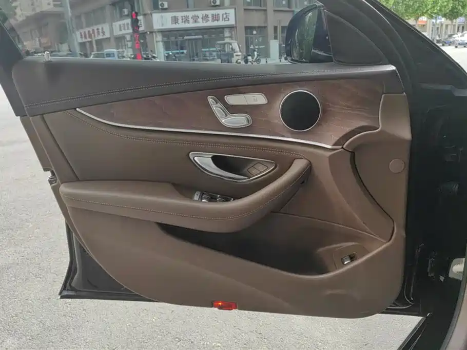 Mercedes-Benz E-Class 2022 Facelift II E 260 L