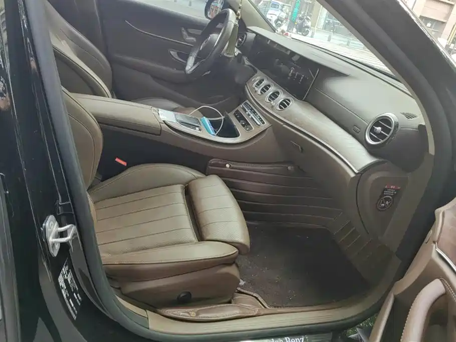 Mercedes-Benz E-Class 2022 Facelift II E 260 L