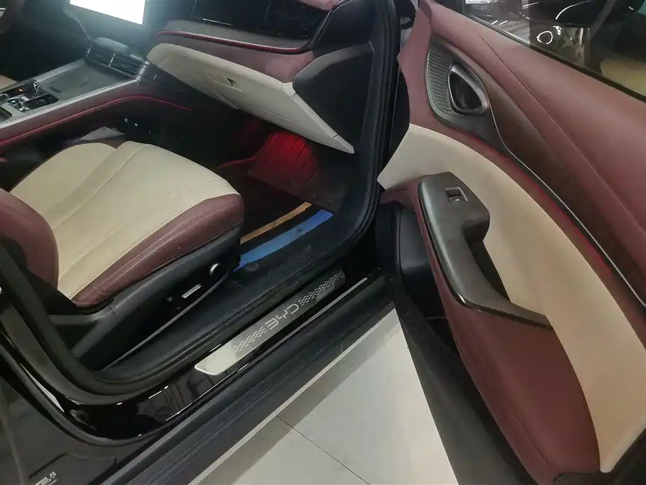 BYD Seal 2024 Honor Edition DM-i 1.5L 121km Prestige