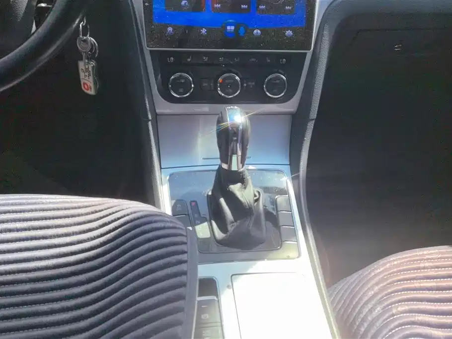 Volkswagen Passat 2014 1.8TSI DSG Zunrong Edition