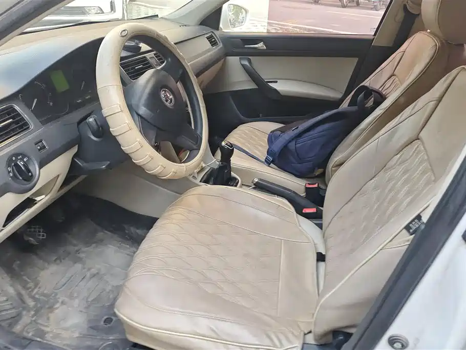 Skoda Rapid 2015 1.6L Manual Zhixuan