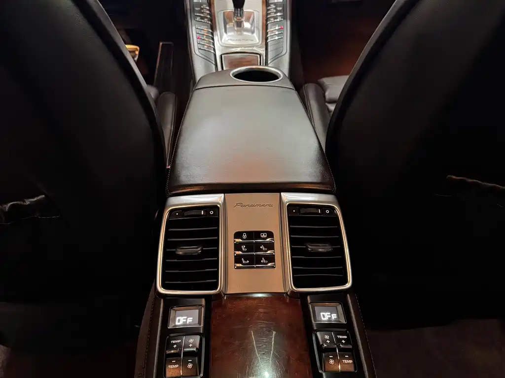 Porsche Panamera 2010 Panamera Turbo 4.8T