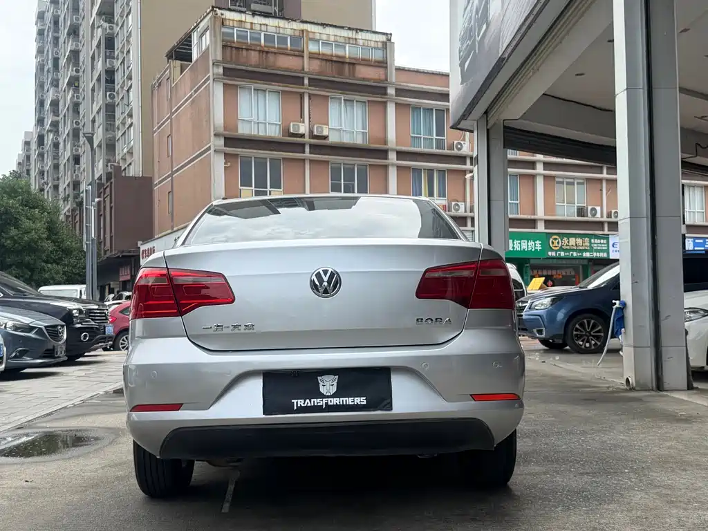 Volkswagen Bora 2015 Value Edition 1.6L Automatic Fashion