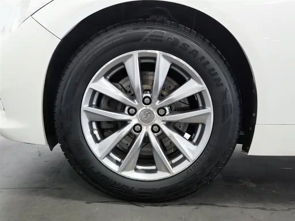 Infiniti Q50L 2015 2.0T Comfort Edition