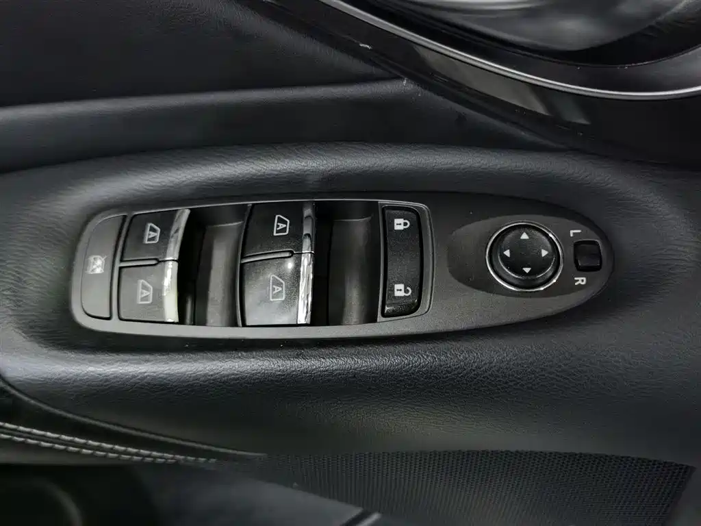Infiniti Q50L 2015 2.0T Comfort Edition