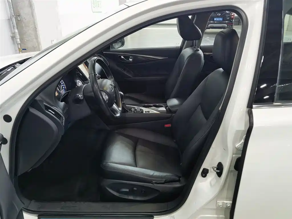 Infiniti Q50L 2015 2.0T Comfort Edition