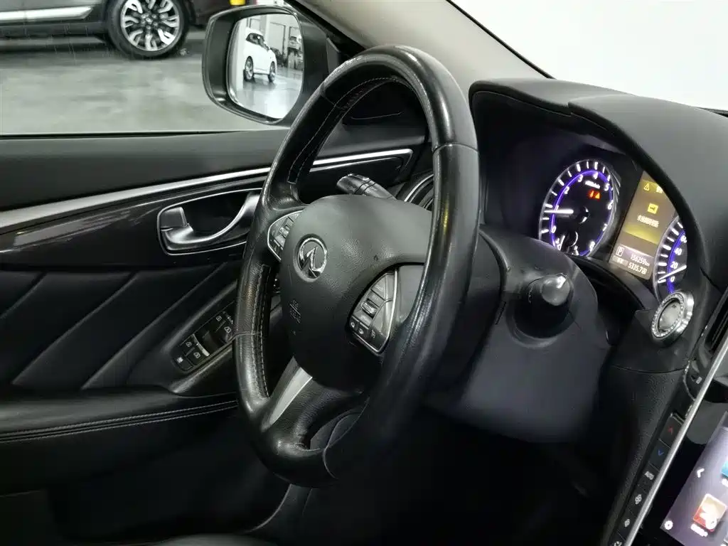 Infiniti Q50L 2015 2.0T Comfort Edition