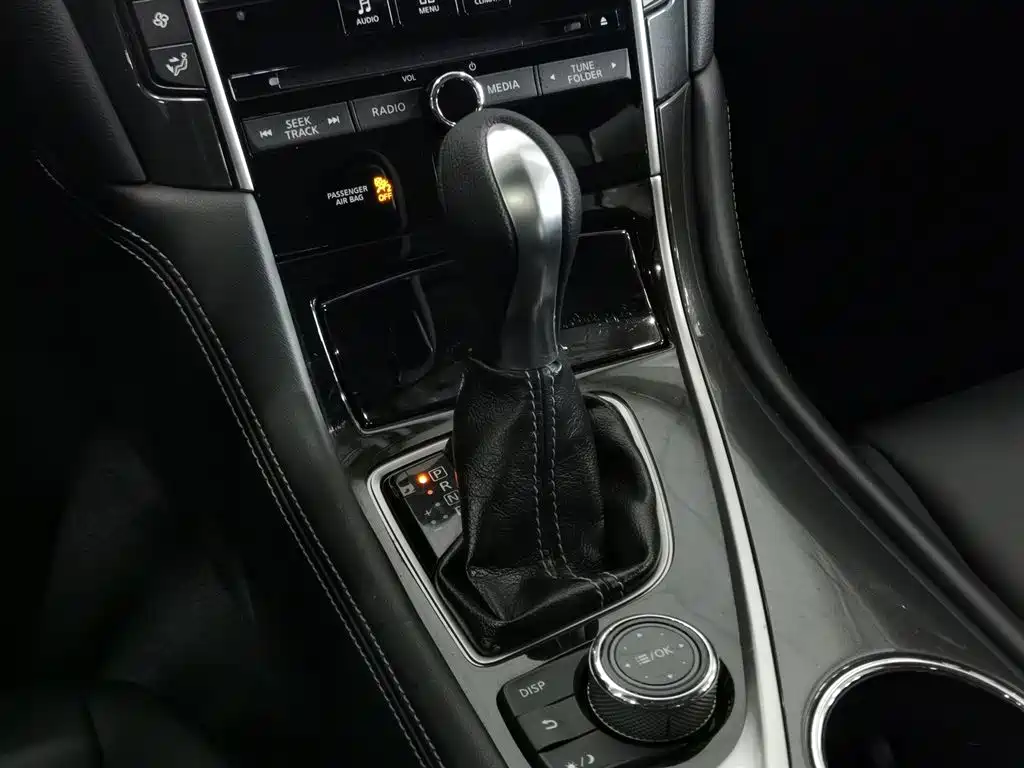 Infiniti Q50L 2015 2.0T Comfort Edition