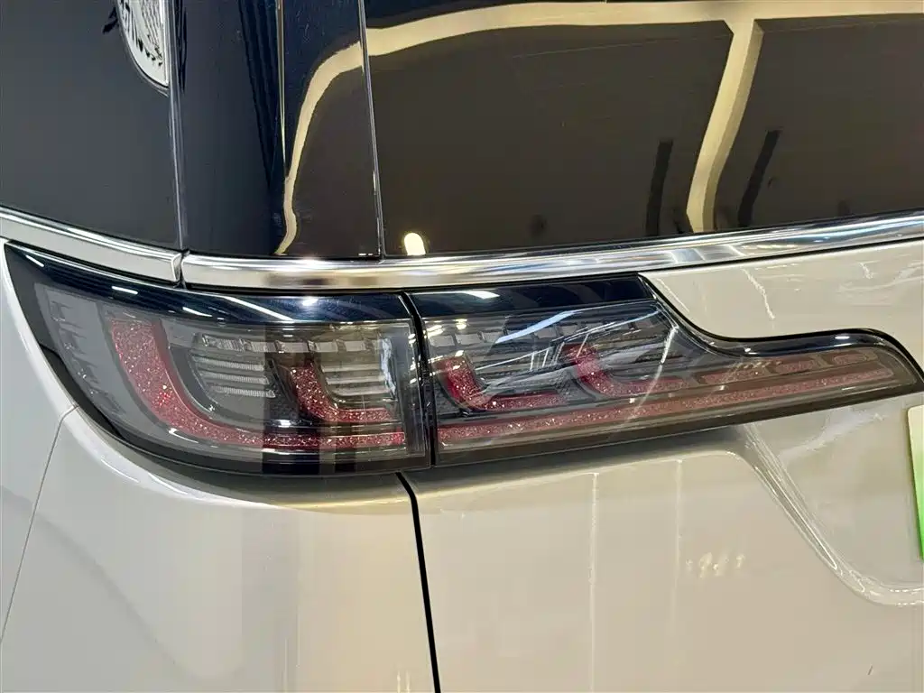 Voyah Dreamer 2022 Low Carbon Edition Meng+ Smart Enjoyment Package