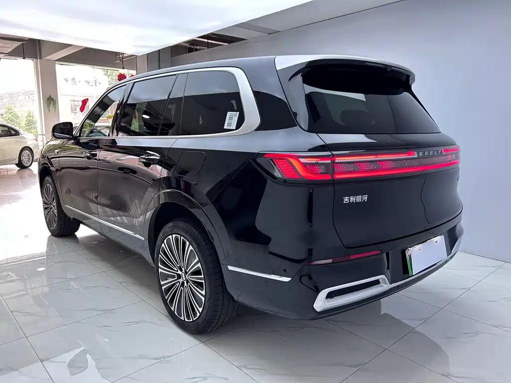 Galaxy M9 2025 210km AWD Navigator Edition