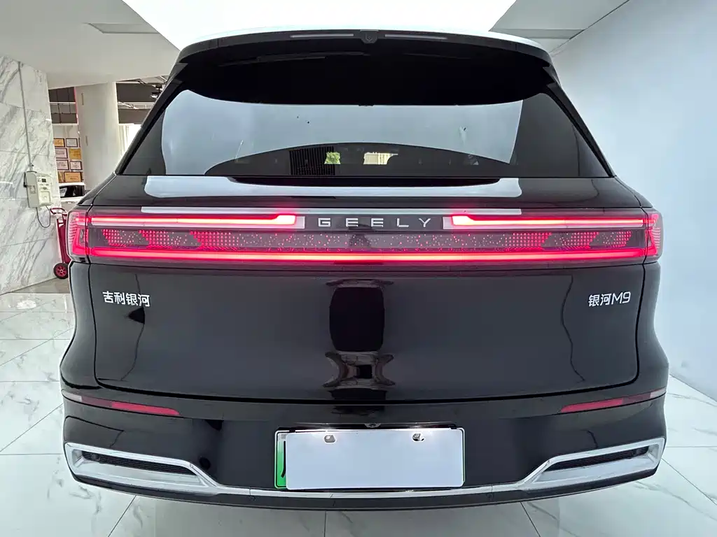 Galaxy M9 2025 210km AWD Navigator Edition