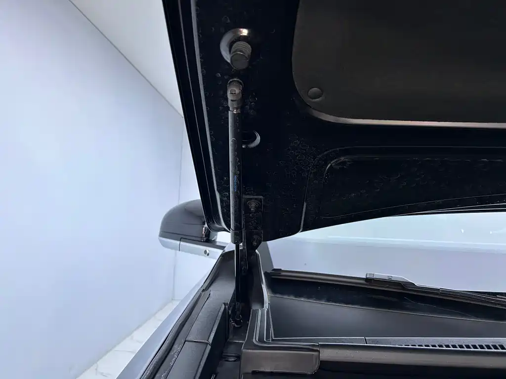 Galaxy M9 2025 210km AWD Navigator Edition