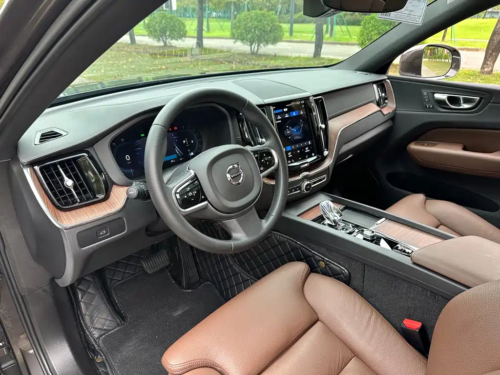 Volvo XC60 2024 B5 AWD Inscription