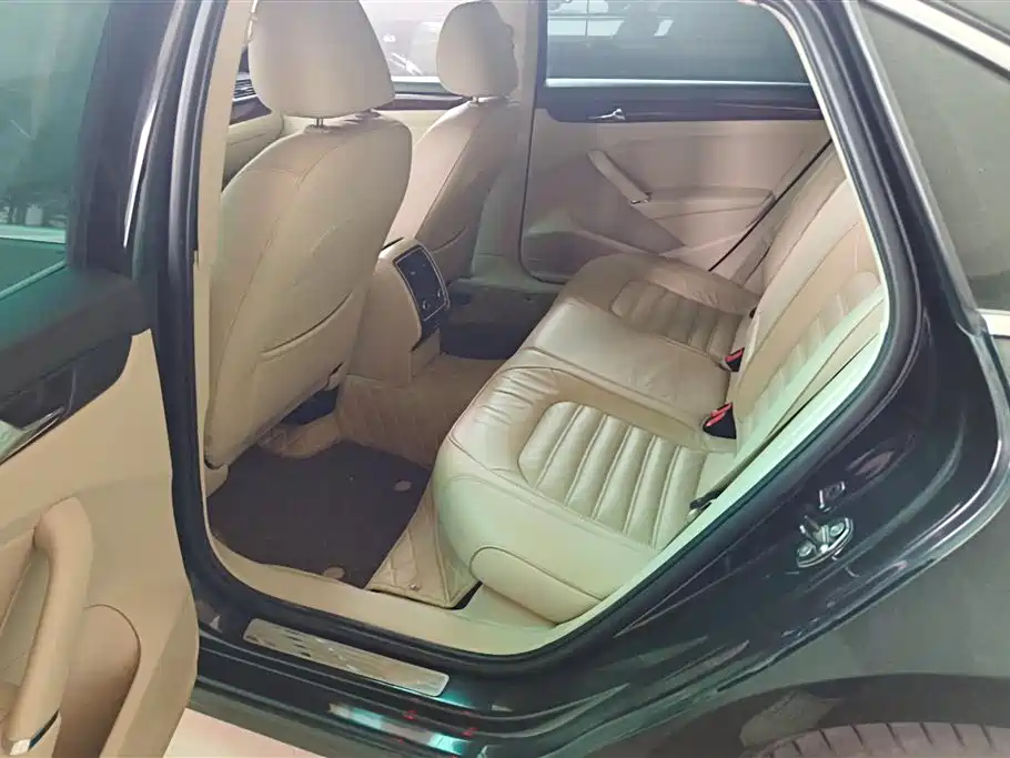 Volkswagen Passat 2013 2.0TSI DSG Yuzun Edition