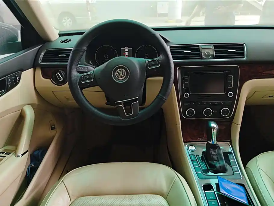 Volkswagen Passat 2013 2.0TSI DSG Yuzun Edition