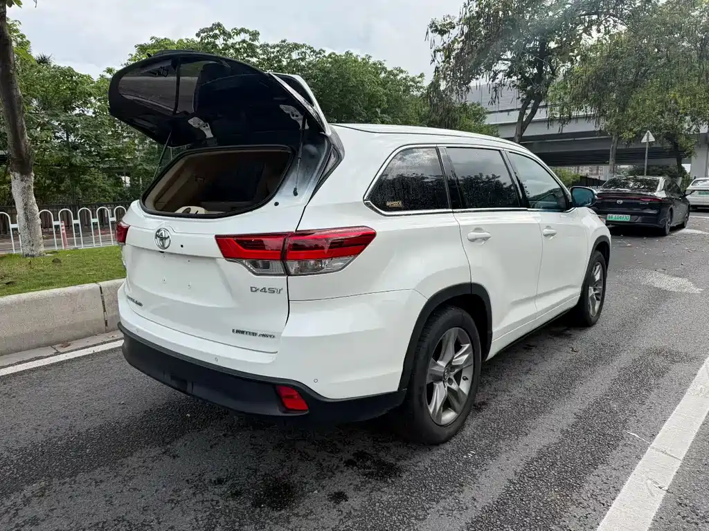 Toyota Highlander 2018 2.0T AWD Supreme Edition 7-Seater China V