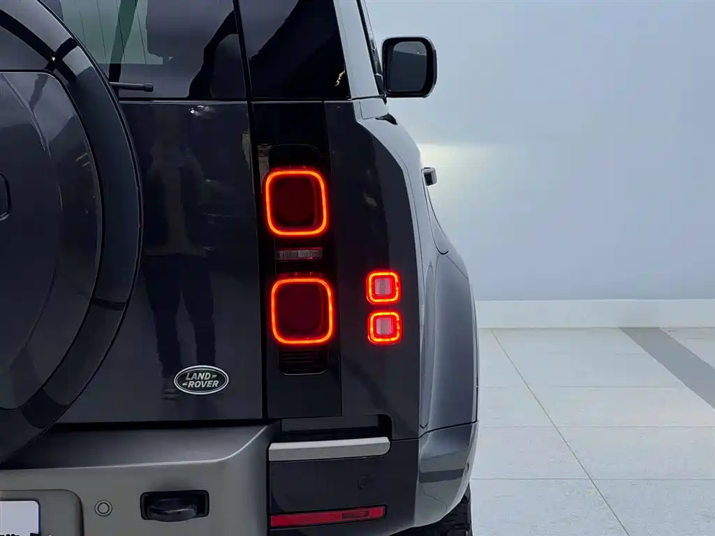 Land Rover Defender 2024 110 3.0T P400 X-DYNAMIC HSE