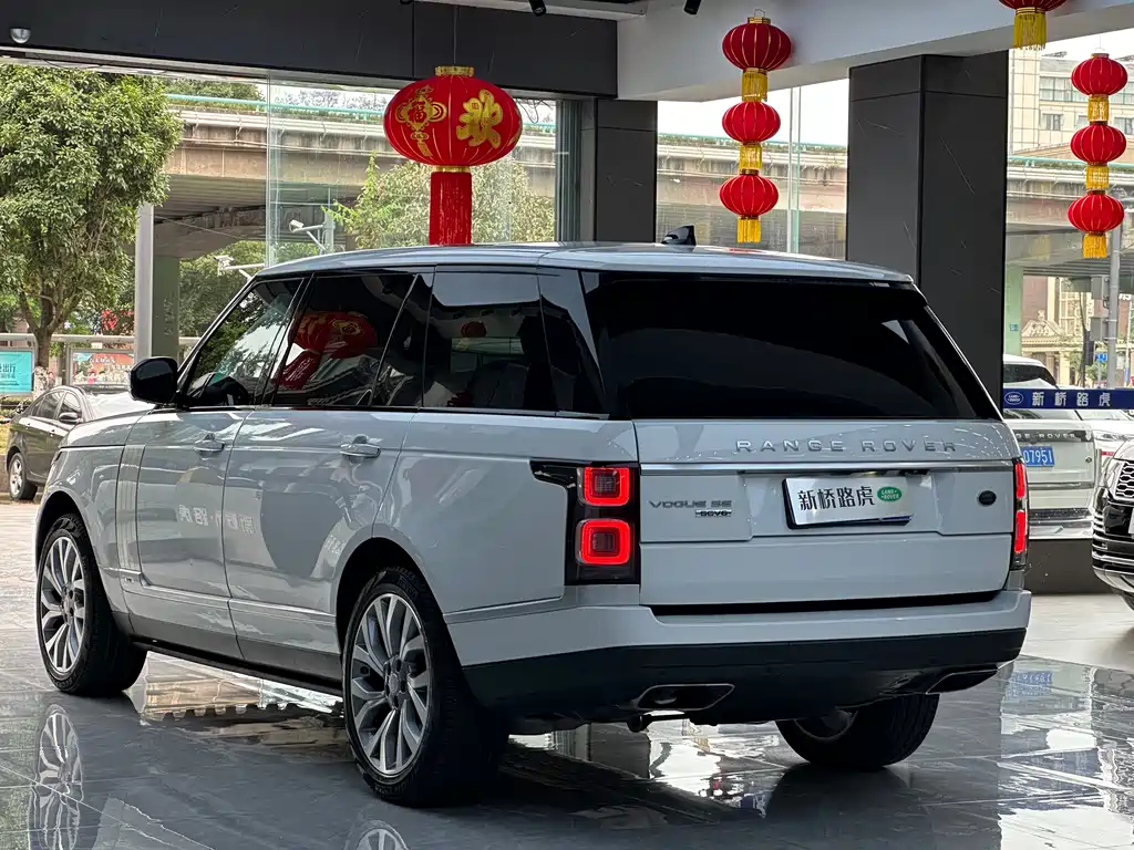 Range Rover Vogue SE LWB 2018