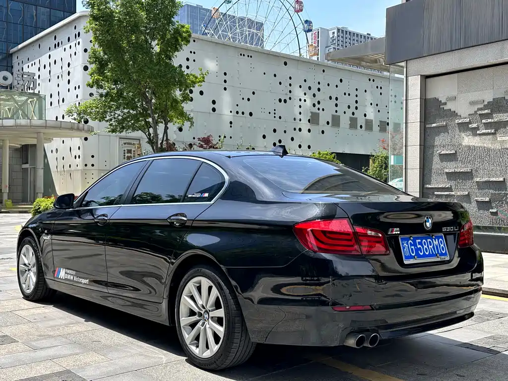 BMW 5 Series 2012 530Li Leading Edition - фото 6