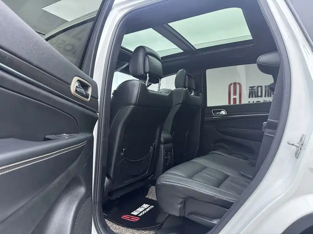 Jeep Grand Cherokee 2015 3.0L Luxury Navigation Edition