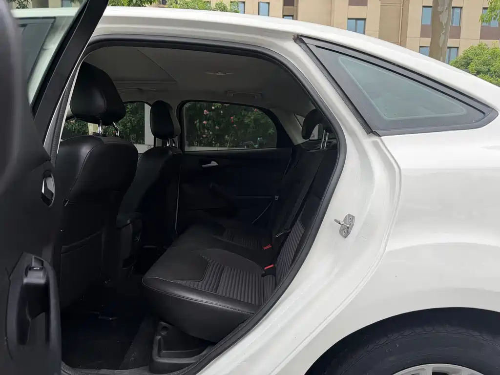 Ford Focus 2018 Sedan Classic 1.6L Manual Fashion Edition Smart Drive Version