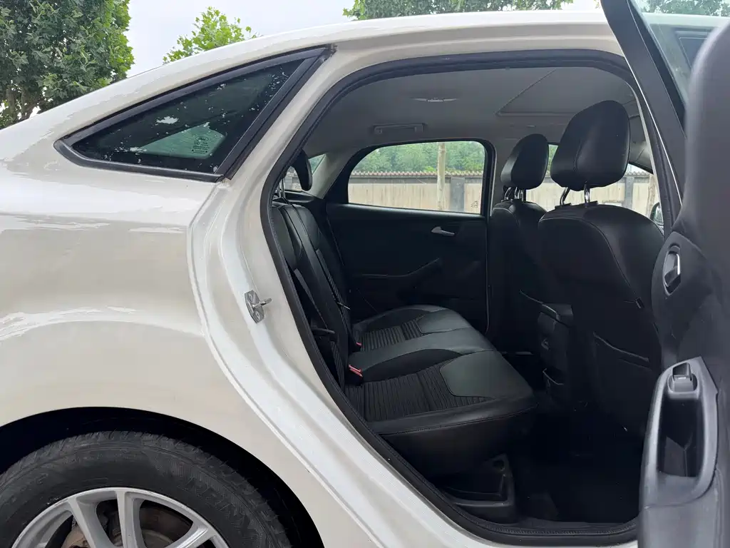 Ford Focus 2018 Sedan Classic 1.6L Manual Fashion Edition Smart Drive Version