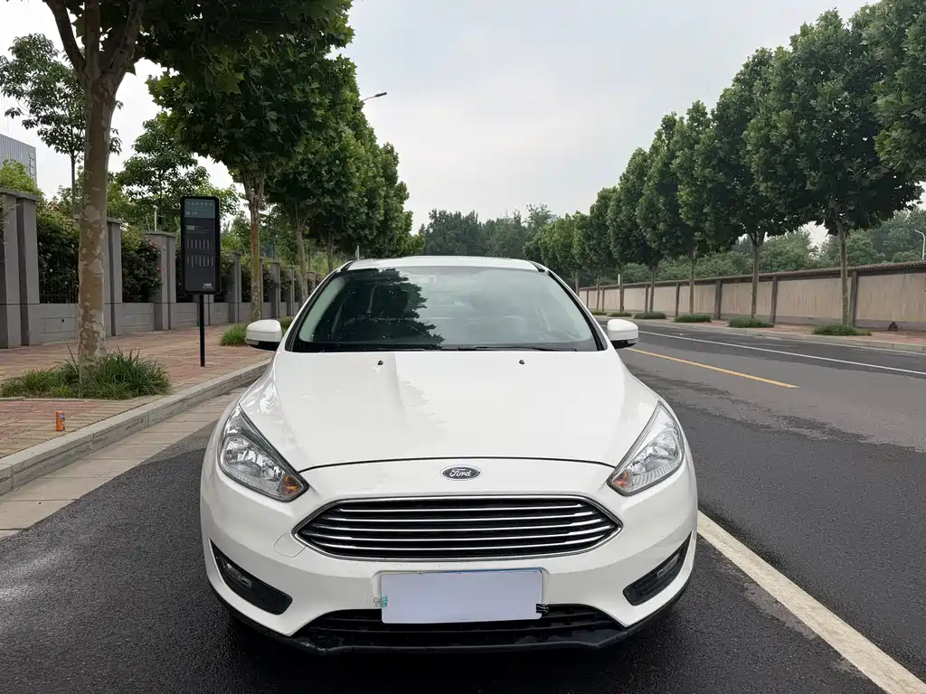 Ford Focus 2018 Sedan Classic 1.6L Manual Fashion Edition Smart Drive Version