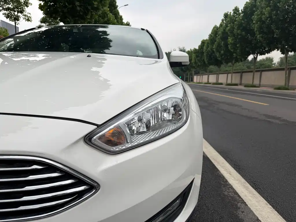 Ford Focus 2018 Sedan Classic 1.6L Manual Fashion Edition Smart Drive Version
