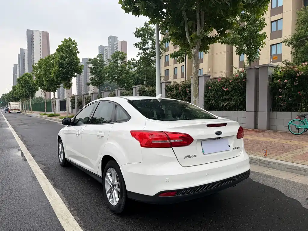 Ford Focus 2018 Sedan Classic 1.6L Manual Fashion Edition Smart Drive Version