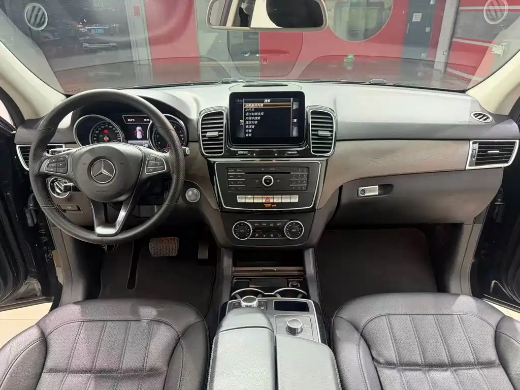 Mercedes-Benz GLE 320 4MATIC Luxury (2016)
