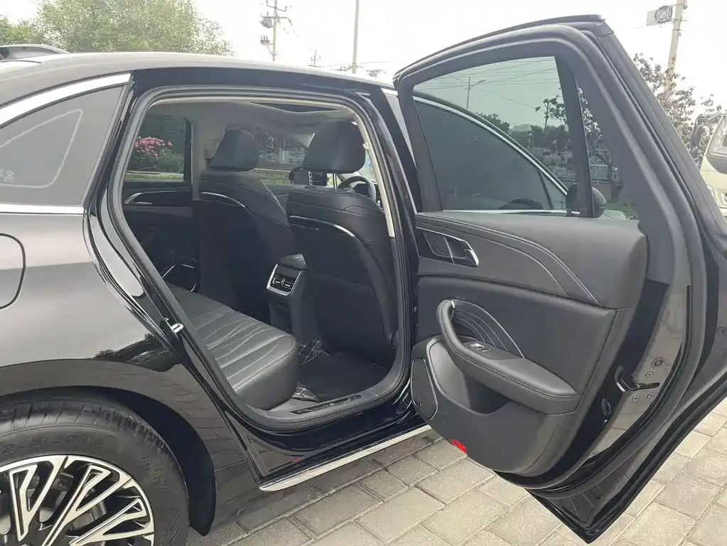 Hongqi H5 2023 1.8T Automatic Official Edition