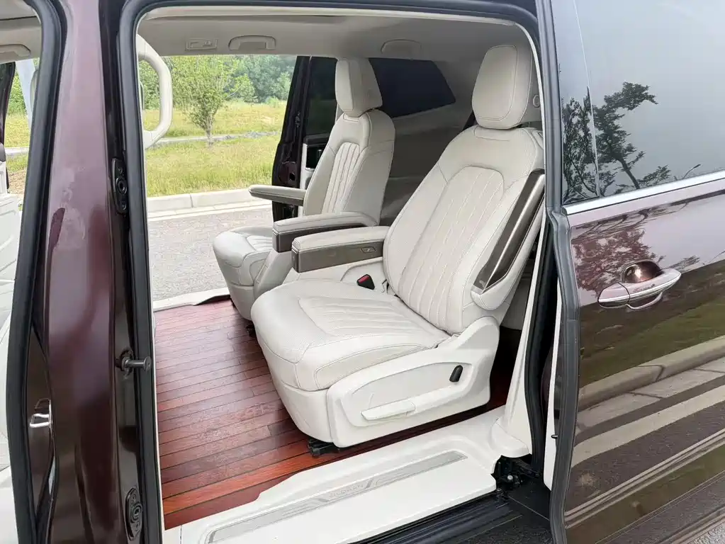 Viloran 2020 330TSI Luxury Edition
