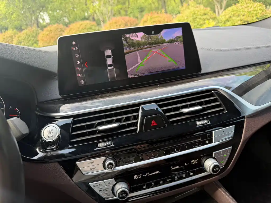 BMW 5 Series 2019 525Li M Sport Package