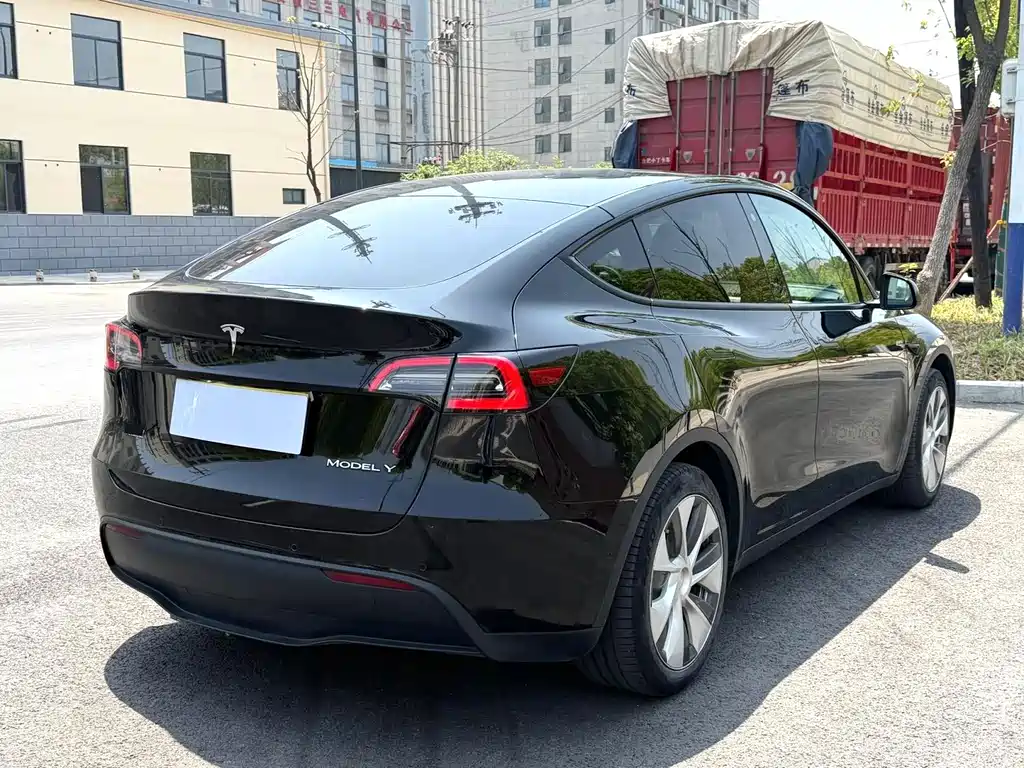 Tesla Model Y 2023 RWD