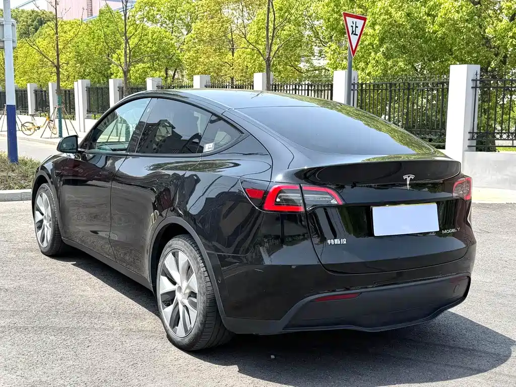 Tesla Model Y 2023 RWD